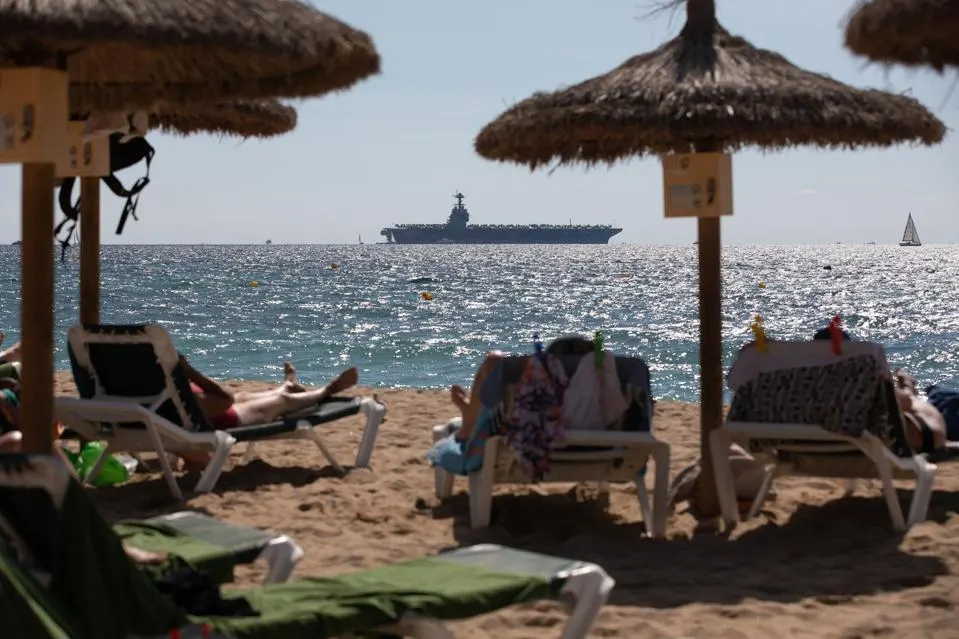 "La flota azul desembarca en crisis: EU envía poderoso portaaviones a región del Caribe para combatir la narcocriminalidad"