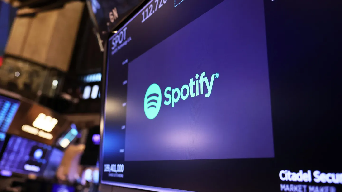 Spotify enfrenta investigación por presunta ocultación de miles de millones de reproducciones fraudulentamente generadas con canciones de Drake y otros artistas