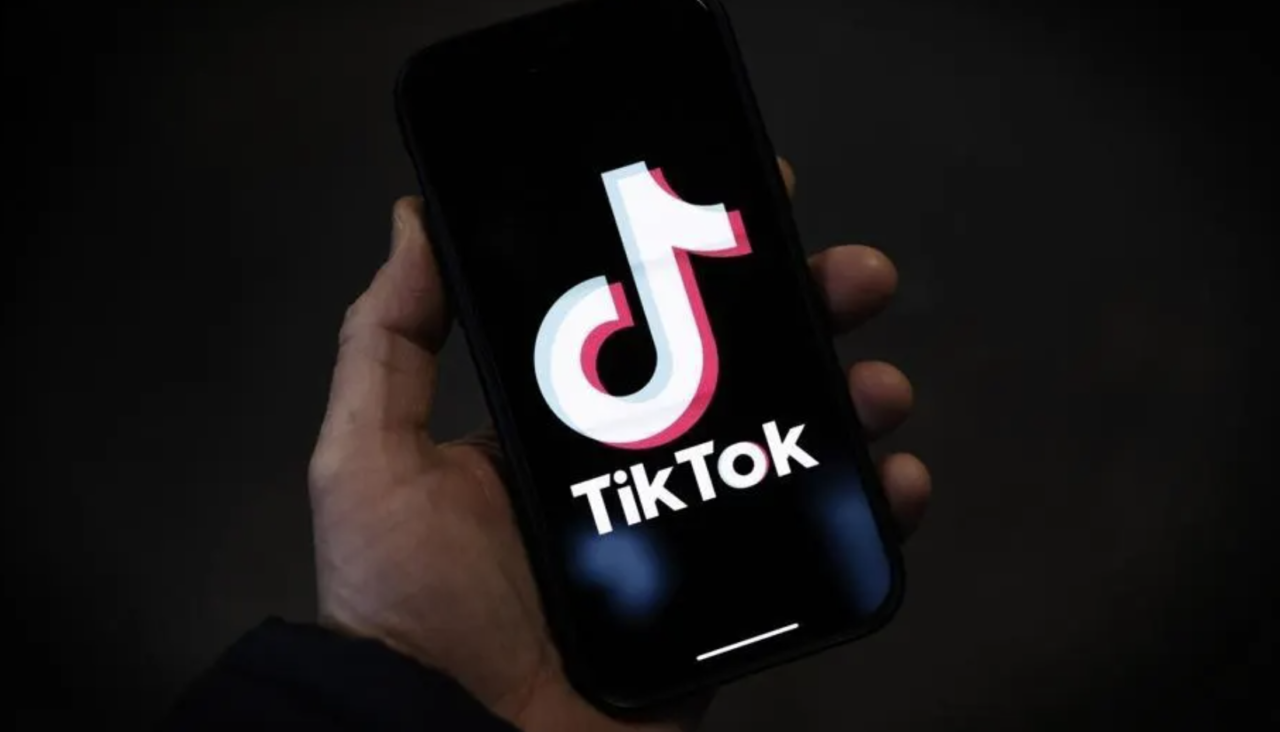 Polonia demanda acciones contundentes contra TikTok después de denunciar una oleada de desinformación rusa que compromete la estabilidad regional.