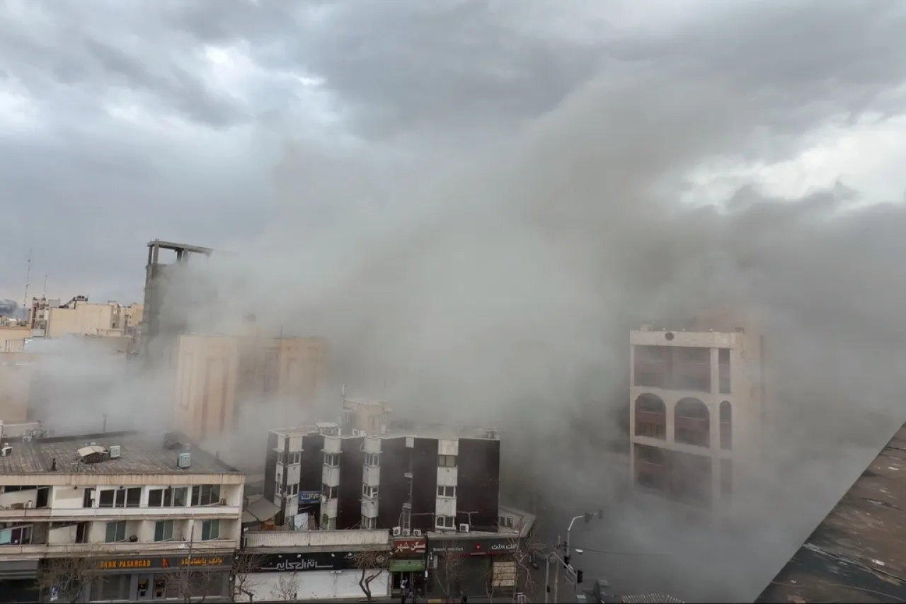 Drones iraníes impactan cerca de la embajada estadounidense en Arabia Saudita: tensión en aumento